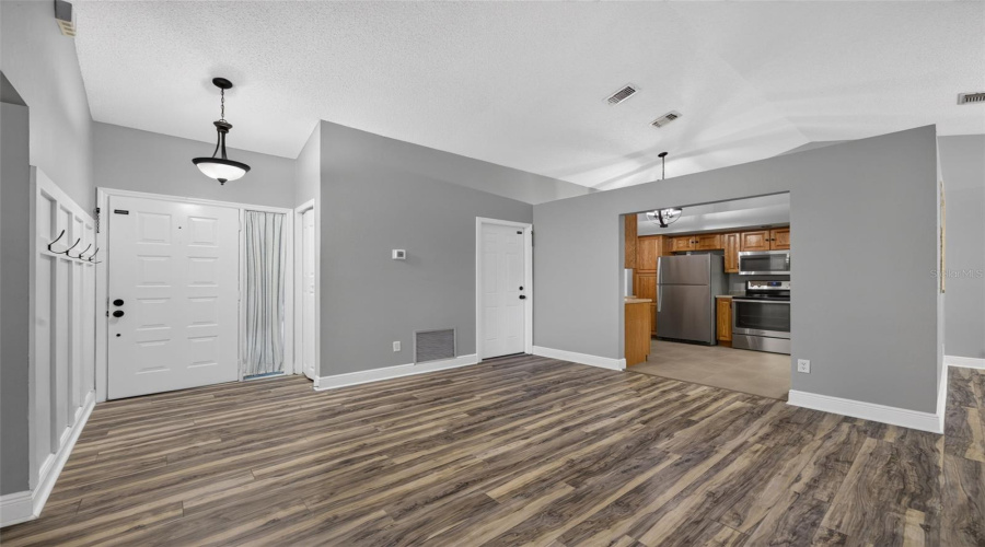 Oviedo, Florida 32765, 3 Bedroom Bedrooms, ,2 Bathroombathrooms,Residential,For Sale,Ward,0,Mfro6435121