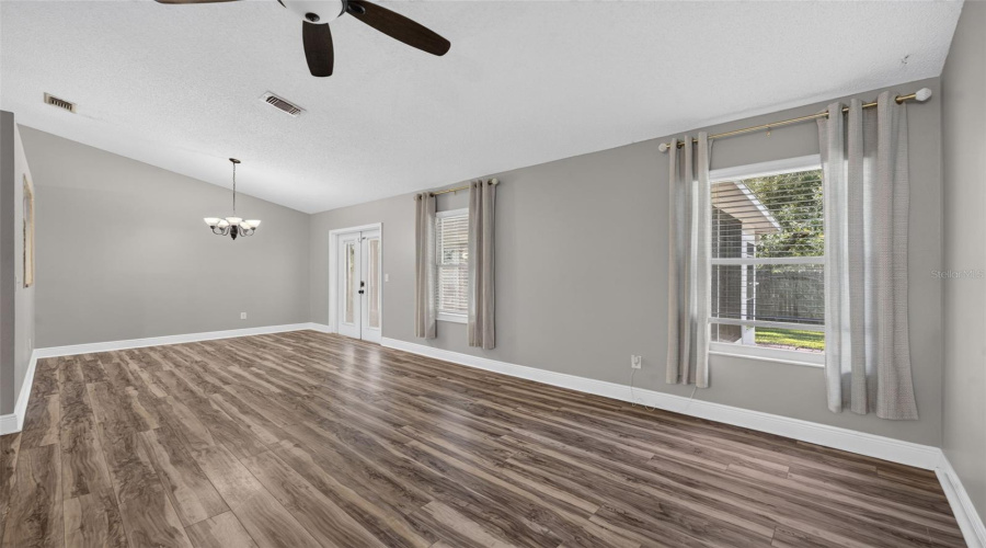 Oviedo, Florida 32765, 3 Bedroom Bedrooms, ,2 Bathroombathrooms,Residential,For Sale,Ward,0,Mfro6435121