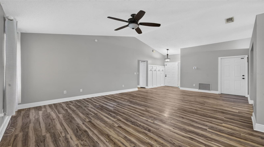Oviedo, Florida 32765, 3 Bedroom Bedrooms, ,2 Bathroombathrooms,Residential,For Sale,Ward,0,Mfro6435121