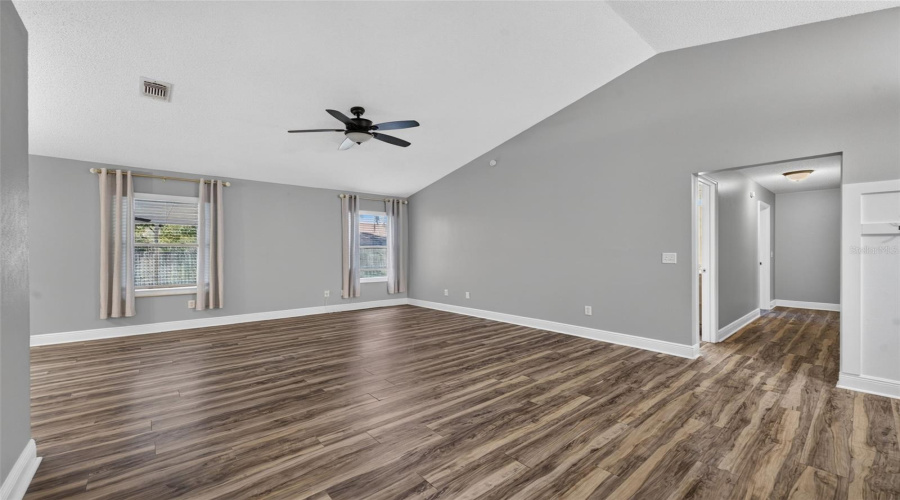 Oviedo, Florida 32765, 3 Bedroom Bedrooms, ,2 Bathroombathrooms,Residential,For Sale,Ward,0,Mfro6435121