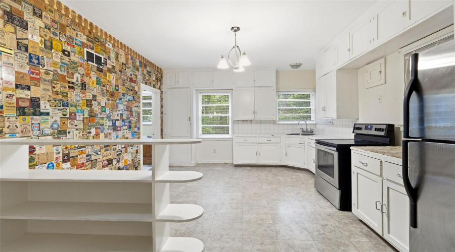 Gainesville, Florida 32607, 4 Bedroom Bedrooms, ,2 Bathroombathrooms,Residential,For Sale,3Rd,0,Mfrgc539726