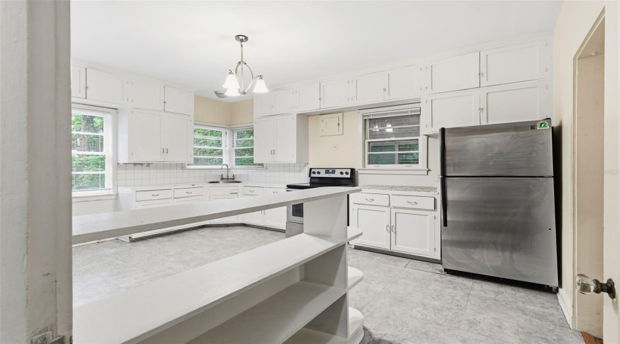 Gainesville, Florida 32607, 4 Bedroom Bedrooms, ,2 Bathroombathrooms,Residential,For Sale,3Rd,0,Mfrgc539726