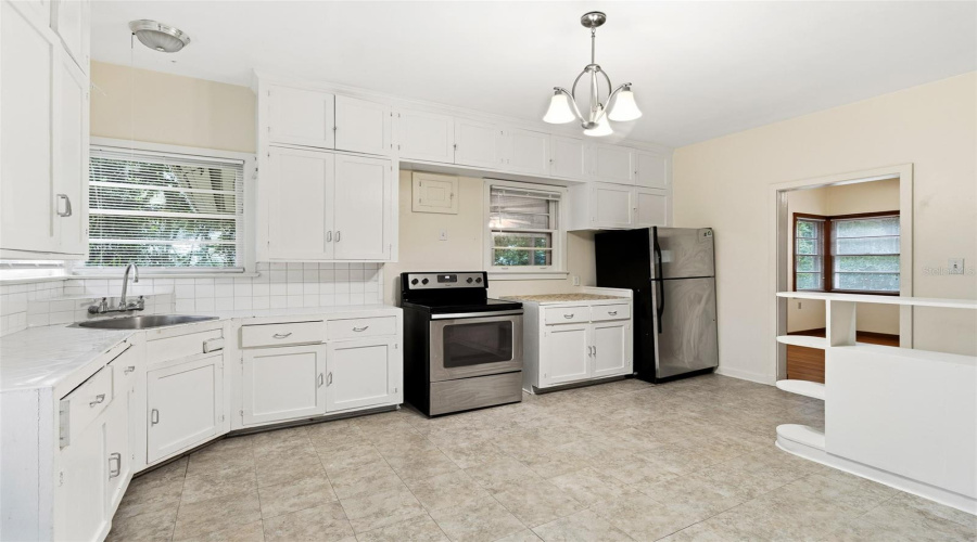 Gainesville, Florida 32607, 4 Bedroom Bedrooms, ,2 Bathroombathrooms,Residential,For Sale,3Rd,0,Mfrgc539726