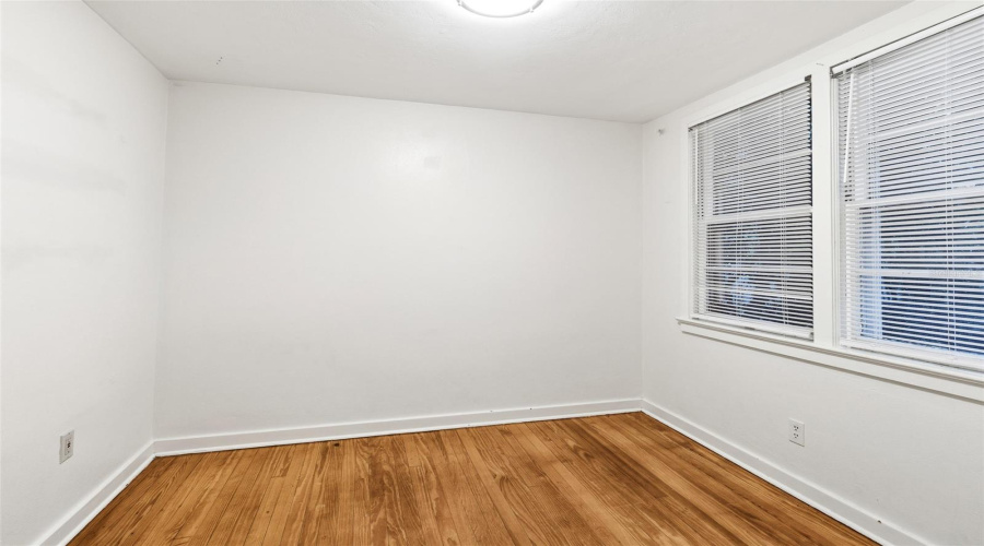 Gainesville, Florida 32607, 4 Bedroom Bedrooms, ,2 Bathroombathrooms,Residential,For Sale,3Rd,0,Mfrgc539726