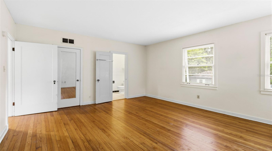 Gainesville, Florida 32607, 4 Bedroom Bedrooms, ,2 Bathroombathrooms,Residential,For Sale,3Rd,0,Mfrgc539726