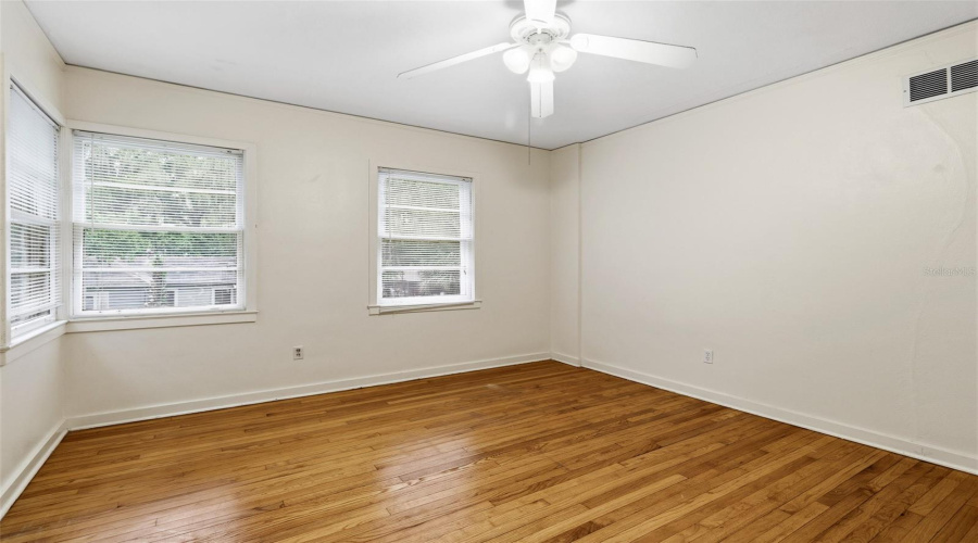 Gainesville, Florida 32607, 4 Bedroom Bedrooms, ,2 Bathroombathrooms,Residential,For Sale,3Rd,0,Mfrgc539726