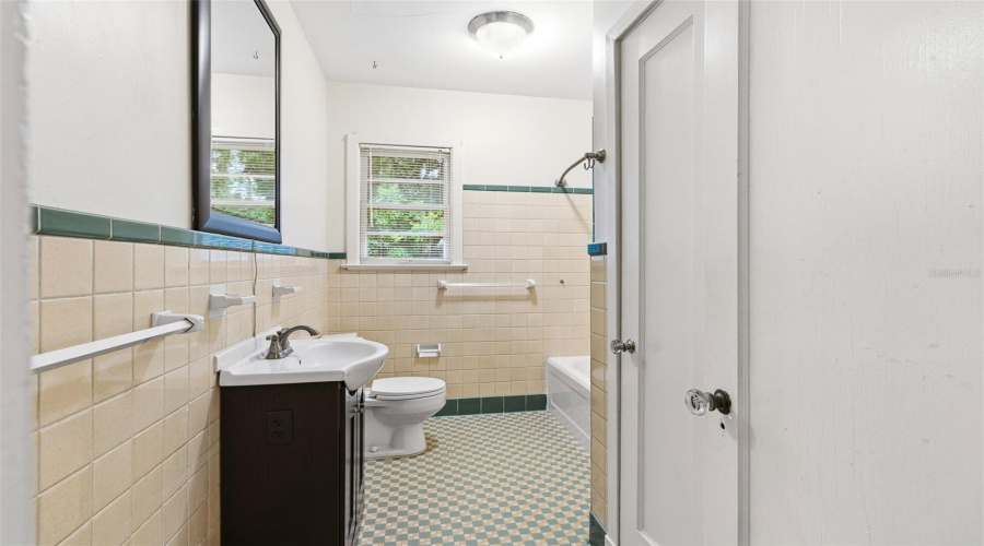 Gainesville, Florida 32607, 4 Bedroom Bedrooms, ,2 Bathroombathrooms,Residential,For Sale,3Rd,0,Mfrgc539726