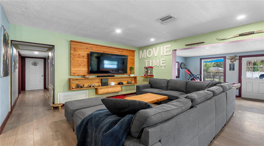 Orlando, Florida 32804, 3 Bedroom Bedrooms, ,2 Bathroombathrooms,Residential,For Sale,Maury,0,Mfro6436510