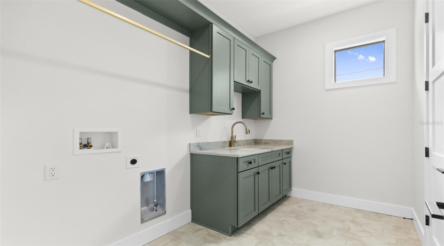 Tampa, Florida 33629, 5 Bedroom Bedrooms, ,4 Bathroombathrooms,Residential,For Sale,Obispo,0,Mfrtb8529293