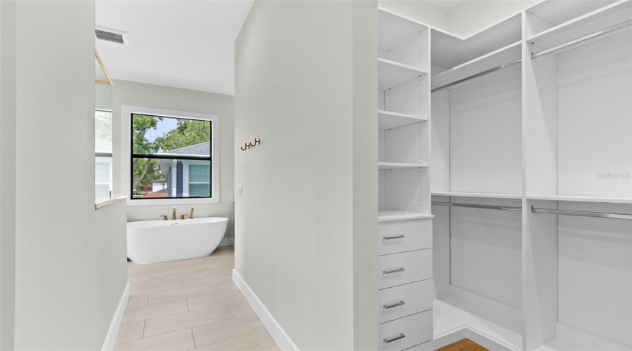 Tampa, Florida 33629, 5 Bedroom Bedrooms, ,4 Bathroombathrooms,Residential,For Sale,Obispo,0,Mfrtb8529293