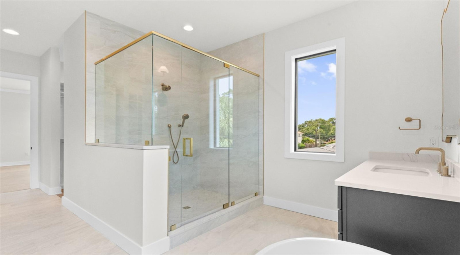 Tampa, Florida 33629, 5 Bedroom Bedrooms, ,4 Bathroombathrooms,Residential,For Sale,Obispo,0,Mfrtb8529293
