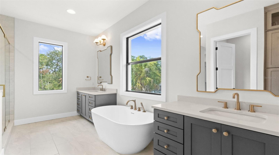 Tampa, Florida 33629, 5 Bedroom Bedrooms, ,4 Bathroombathrooms,Residential,For Sale,Obispo,0,Mfrtb8529293