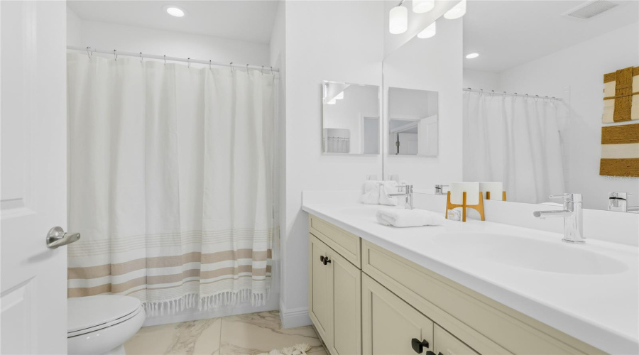 Bradenton, Florida 34211, 4 Bedroom Bedrooms, ,2 Bathroombathrooms,Residential,For Sale,Seasong,0,Mfra4685159