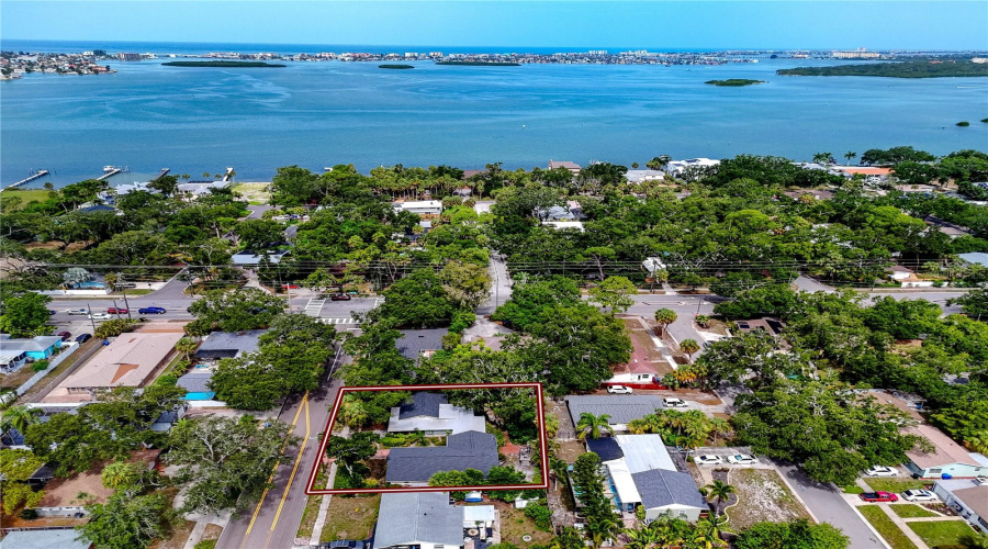 Location Close To Beaches And X Flood Zone (Low Risk Per Fema)