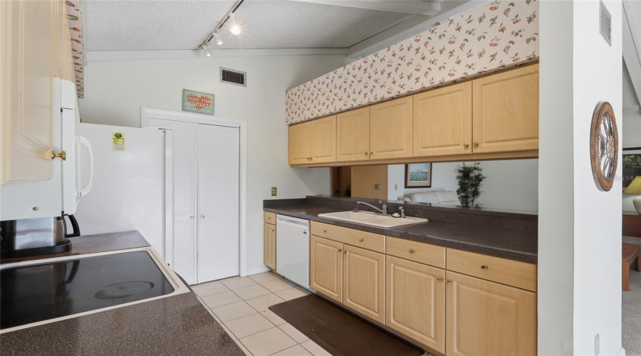Tampa, Florida 33634, 4 Bedroom Bedrooms, ,2 Bathroombathrooms,Residential,For Sale,Twelve Oaks,0,Mfrtb8531052