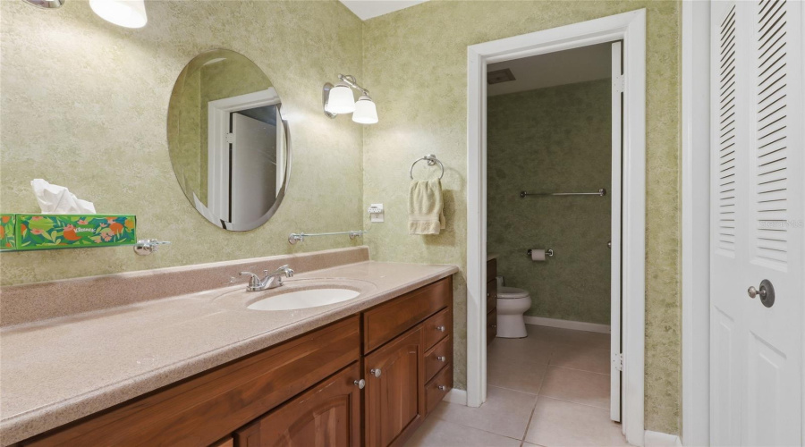 Tampa, Florida 33634, 4 Bedroom Bedrooms, ,2 Bathroombathrooms,Residential,For Sale,Twelve Oaks,0,Mfrtb8531052