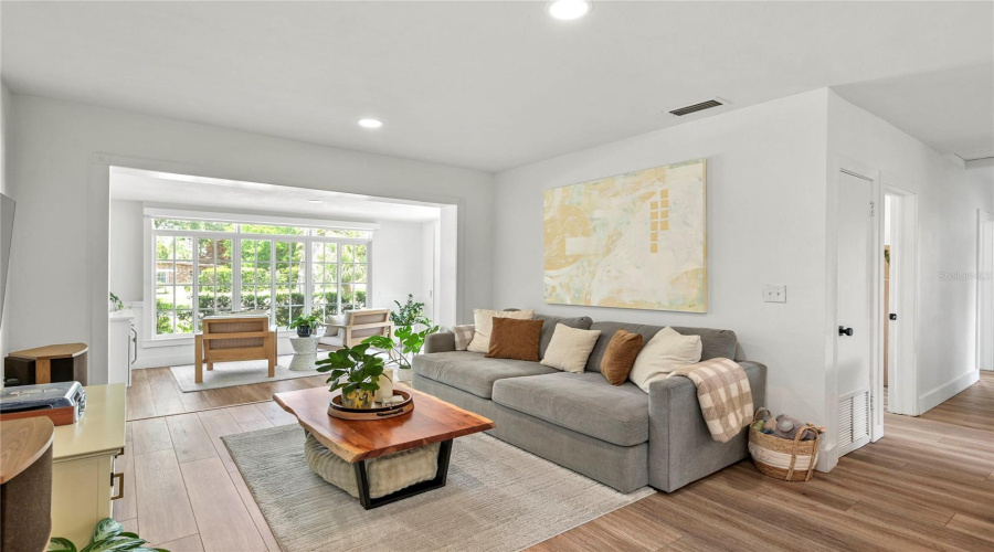 Orlando, Florida 32803, 4 Bedroom Bedrooms, ,2 Bathroombathrooms,Residential,For Sale,Chelsea,0,Mfro6433366