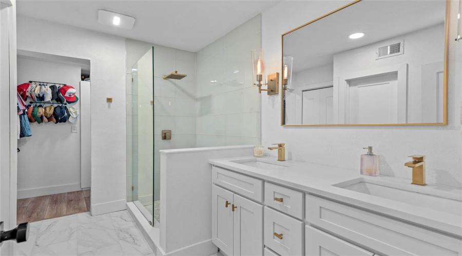 Orlando, Florida 32803, 4 Bedroom Bedrooms, ,2 Bathroombathrooms,Residential,For Sale,Chelsea,0,Mfro6433366