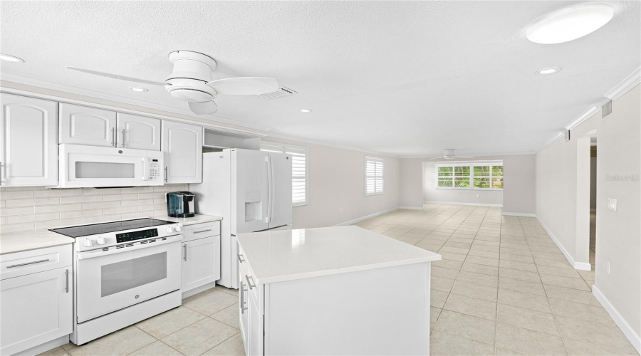 Longboat Key, Florida 34228, 2 Bedroom Bedrooms, ,2 Bathroombathrooms,Residential,For Sale,Spanish,0,Mfra4694415