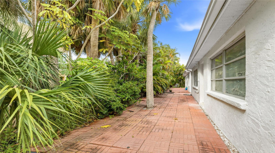 Longboat Key, Florida 34228, 2 Bedroom Bedrooms, ,2 Bathroombathrooms,Residential,For Sale,Spanish,0,Mfra4694415