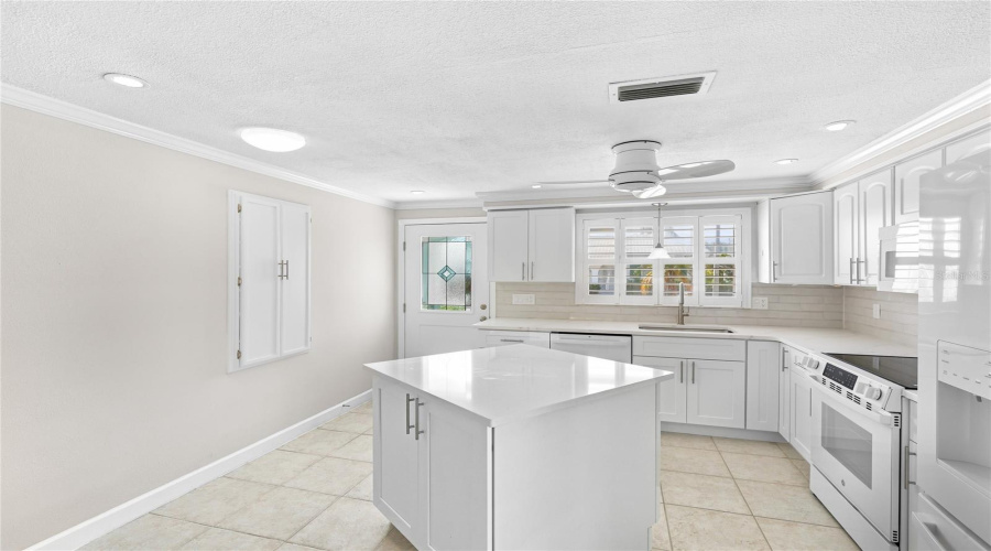 Longboat Key, Florida 34228, 2 Bedroom Bedrooms, ,2 Bathroombathrooms,Residential,For Sale,Spanish,0,Mfra4694415