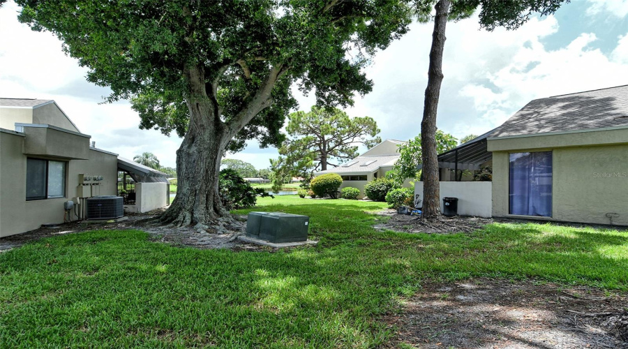 Sarasota, Florida 34235, 2 Bedroom Bedrooms, ,2 Bathroombathrooms,Residential,For Sale,Glebe Farm Close,0,Mfra4677056