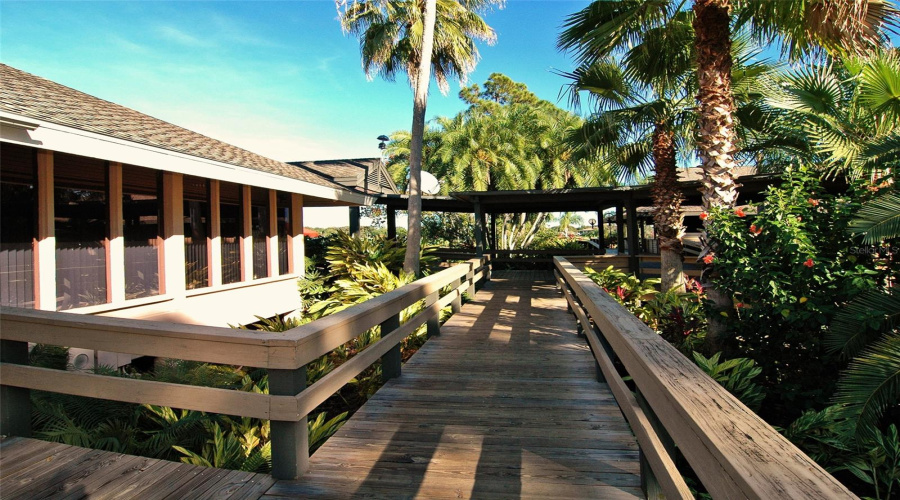 Sarasota, Florida 34235, 2 Bedroom Bedrooms, ,2 Bathroombathrooms,Residential,For Sale,Glebe Farm Close,0,Mfra4677056