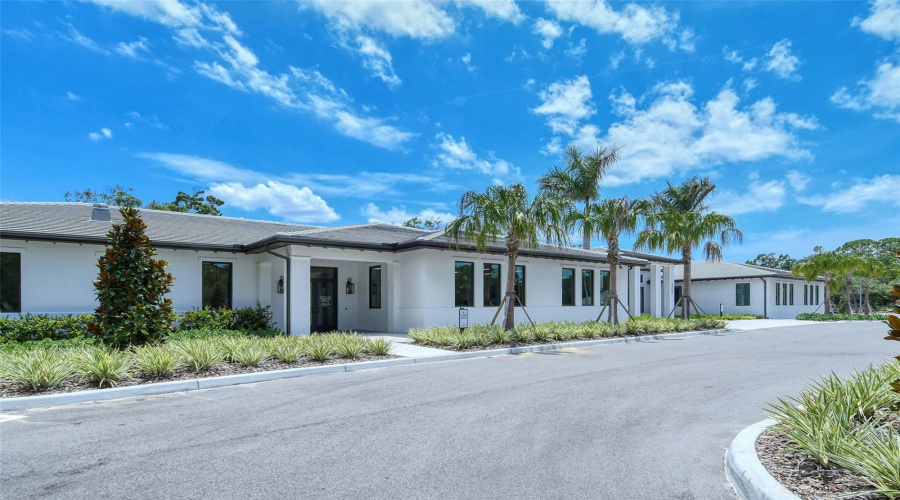 Sarasota, Florida 34235, 2 Bedroom Bedrooms, ,2 Bathroombathrooms,Residential,For Sale,Glebe Farm Close,0,Mfra4677056