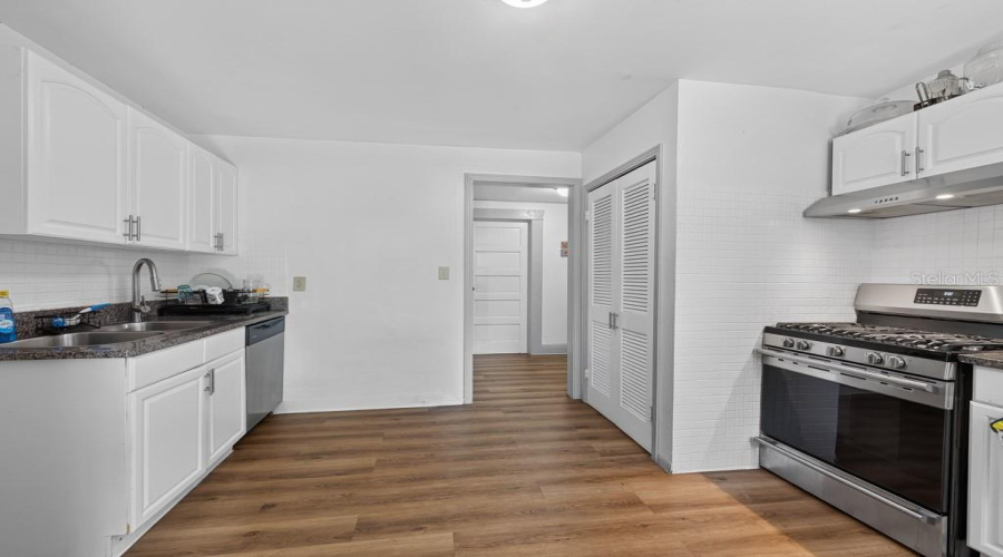 Tampa, Florida 33604, 5 Bedroom Bedrooms, ,3 Bathroombathrooms,Residential,For Sale,Flora Vista,0,Mfrtb8531584