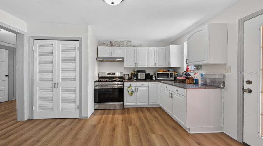 Tampa, Florida 33604, 5 Bedroom Bedrooms, ,3 Bathroombathrooms,Residential,For Sale,Flora Vista,0,Mfrtb8531584