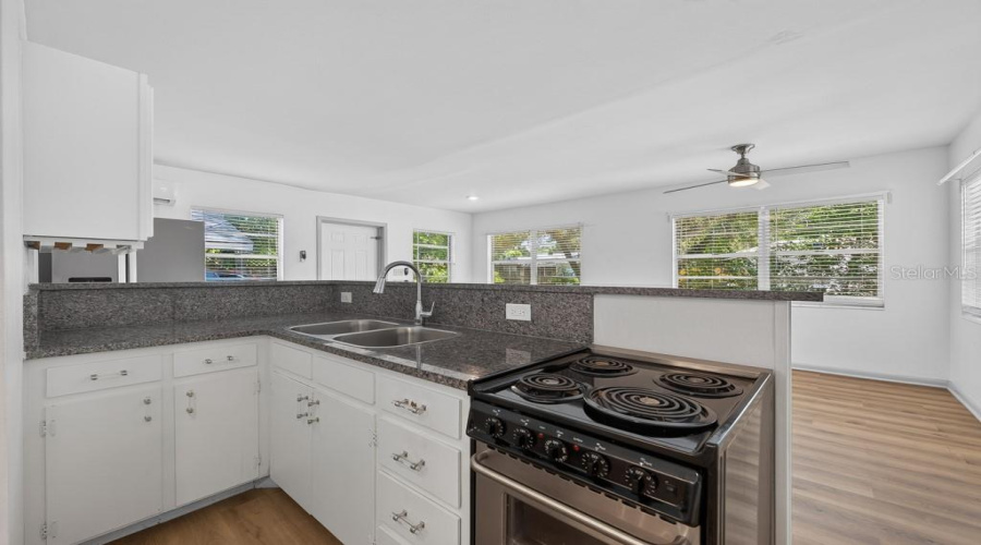 Tampa, Florida 33604, 5 Bedroom Bedrooms, ,3 Bathroombathrooms,Residential,For Sale,Flora Vista,0,Mfrtb8531584