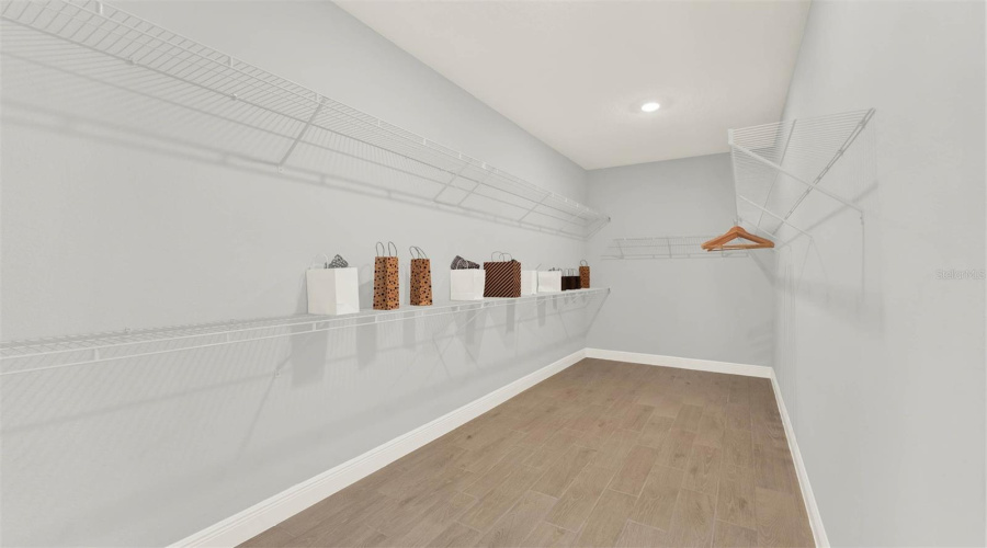 Winter Garden, Florida 34787, 4 Bedroom Bedrooms, ,3 Bathroombathrooms,Residential,For Sale,Shine View,0,Mfro6430326