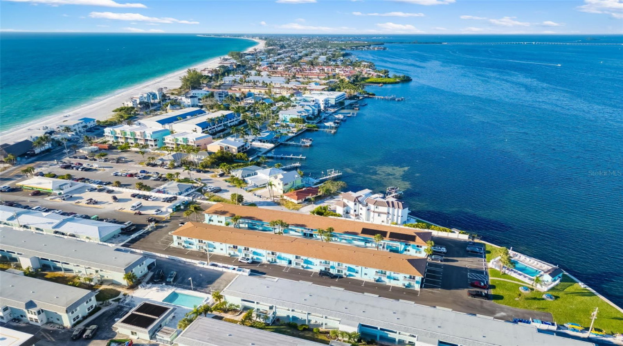 Bradenton Beach, Florida 34217, 1 Bedroom Bedrooms, ,1 Bathroombathrooms,Residential,For Sale,7Th,0,Mfra4647437