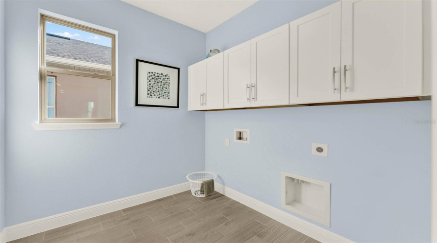 Winter Garden, Florida 34787, 4 Bedroom Bedrooms, ,3 Bathroombathrooms,Residential,For Sale,Hollow Bay,0,Mfro6419946