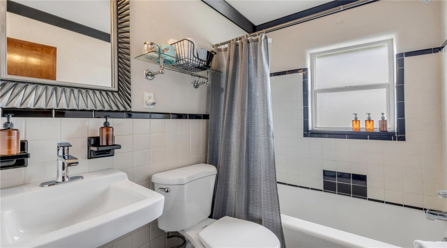 New Smyrna Beach, Florida 32169, 4 Bedroom Bedrooms, ,3 Bathroombathrooms,Residential,For Sale,Causeway,0,Mfrns1087566
