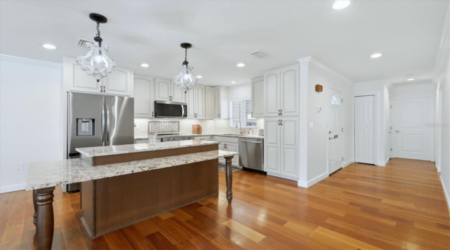 Sarasota, Florida 34231, 2 Bedroom Bedrooms, ,2 Bathroombathrooms,Residential,For Sale,Riverbluff,0,Mfra4686360