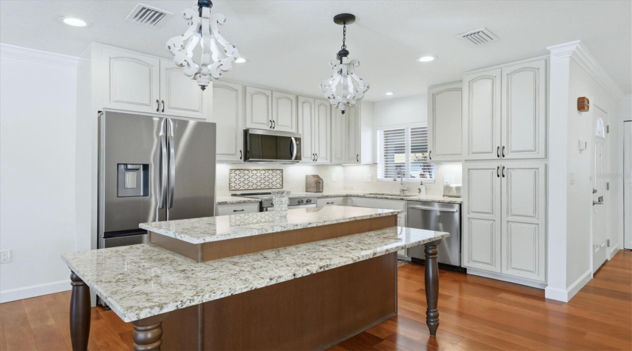Sarasota, Florida 34231, 2 Bedroom Bedrooms, ,2 Bathroombathrooms,Residential,For Sale,Riverbluff,0,Mfra4686360