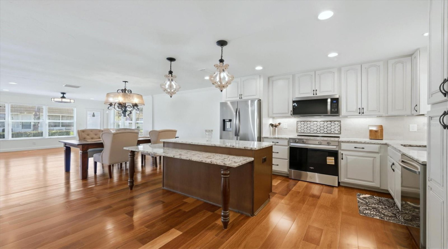 Sarasota, Florida 34231, 2 Bedroom Bedrooms, ,2 Bathroombathrooms,Residential,For Sale,Riverbluff,0,Mfra4686360