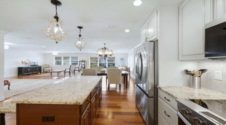 Sarasota, Florida 34231, 2 Bedroom Bedrooms, ,2 Bathroombathrooms,Residential,For Sale,Riverbluff,0,Mfra4686360