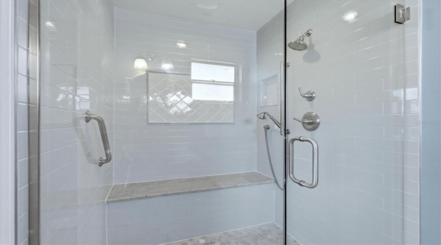 Sarasota, Florida 34231, 2 Bedroom Bedrooms, ,2 Bathroombathrooms,Residential,For Sale,Riverbluff,0,Mfra4686360
