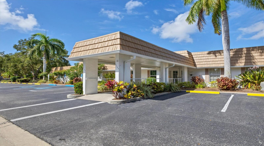Sarasota, Florida 34231, 2 Bedroom Bedrooms, ,2 Bathroombathrooms,Residential,For Sale,Riverbluff,0,Mfra4686360