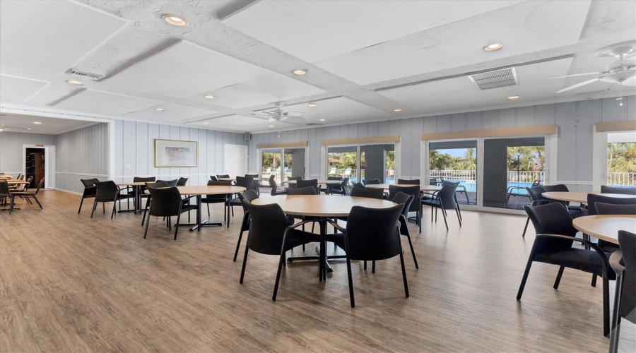 Sarasota, Florida 34231, 2 Bedroom Bedrooms, ,2 Bathroombathrooms,Residential,For Sale,Riverbluff,0,Mfra4686360