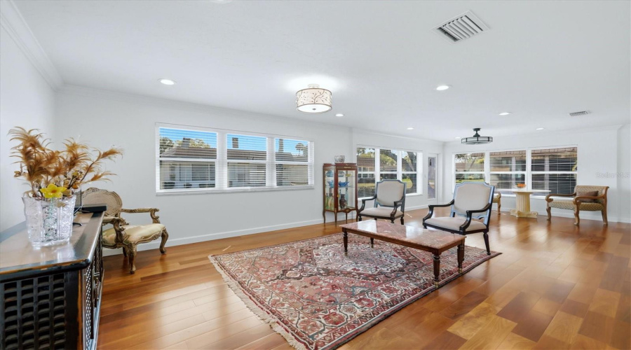 Sarasota, Florida 34231, 2 Bedroom Bedrooms, ,2 Bathroombathrooms,Residential,For Sale,Riverbluff,0,Mfra4686360