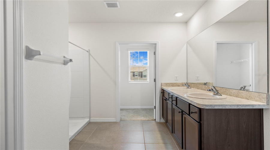 Riverview, Florida 33578, 5 Bedroom Bedrooms, ,4 Bathroombathrooms,Residential,For Sale,Golden Light,0,Mfrtb8537376