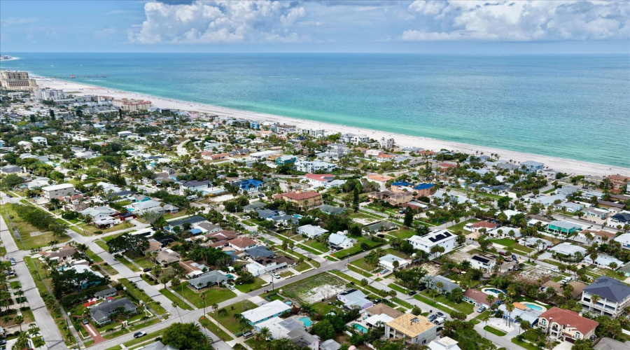 Clearwater Beach, Florida 33767, 2 Bedroom Bedrooms, ,1 Bathroombathrooms,Residential,For Sale,Bruce,0,Mfrtb8522355