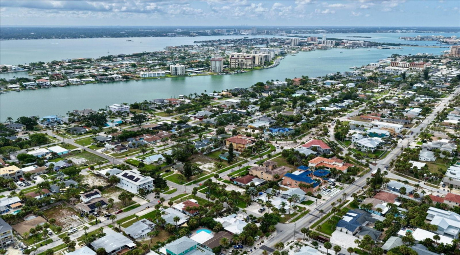 Clearwater Beach, Florida 33767, 2 Bedroom Bedrooms, ,1 Bathroombathrooms,Residential,For Sale,Bruce,0,Mfrtb8522355