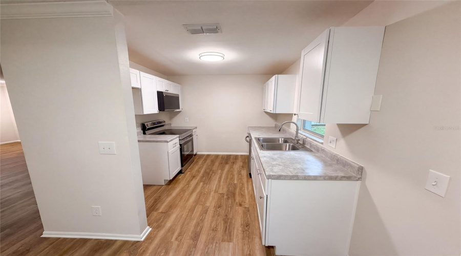 Orlando, Florida 32817, 3 Bedroom Bedrooms, ,2 Bathroombathrooms,Residential,For Sale,Rolling Log,0,Mfro6432867