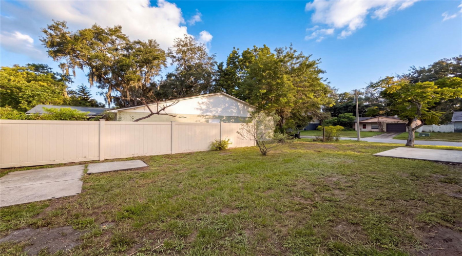 Orlando, Florida 32817, 3 Bedroom Bedrooms, ,2 Bathroombathrooms,Residential,For Sale,Rolling Log,0,Mfro6432867