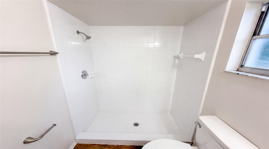 Orlando, Florida 32817, 3 Bedroom Bedrooms, ,2 Bathroombathrooms,Residential,For Sale,Rolling Log,0,Mfro6432867