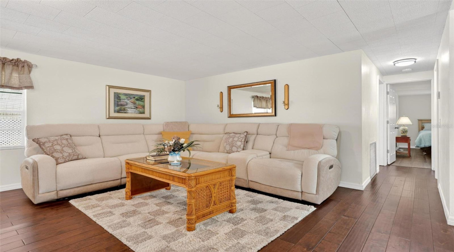 Eustis, Florida 32726, 3 Bedroom Bedrooms, ,2 Bathroombathrooms,Residential,For Sale,Cocos Plumosa,0,Mfrg5109650